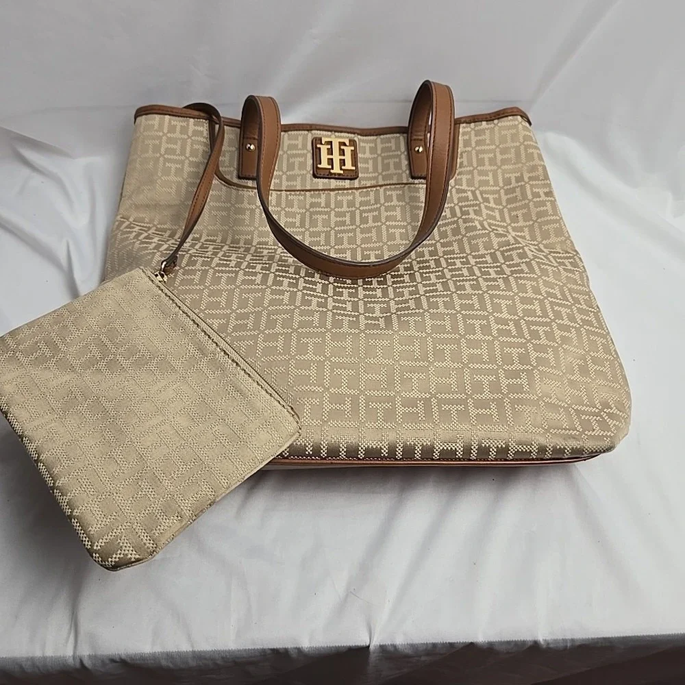 Tommy Hilfiger Tote Signature TH Brown Shopping Handbag W/Pouch MSRP $108.00 - Picture 7 of 11